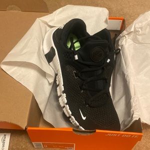 Women’s Nike Free Metcon 4 Size 9